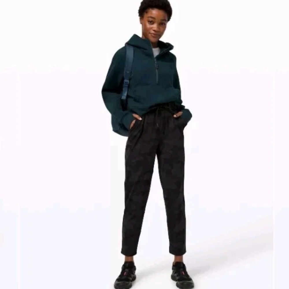 Lululemon Keep Moving Pant 7/8 High-Rise
Incognito Camo Multi Grey